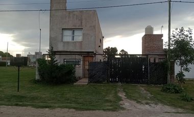 Casa en venta - 2 Dormitorios 1 Baño 1 Cochera - 300Mts2 - Necochea
