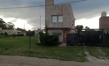 Casa en venta - 2 Dormitorios 1 Baño 1 Cochera - 300Mts2 - Necochea