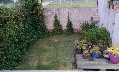 Casa en venta - 2 Dormitorios 1 Baño 1 Cochera - 300Mts2 - Necochea