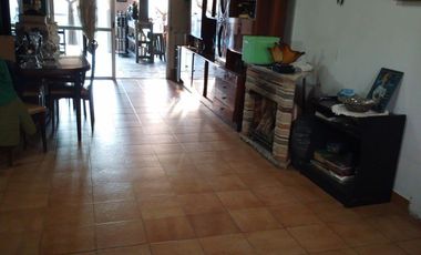 Casa en venta - 4 Dormitorios 4 Baños - 400mts2 - Ezeiza