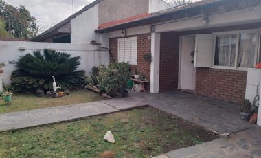 Casa en venta - 4 Dormitorios 4 Baños - 400mts2 - Ezeiza