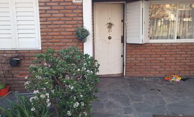 Casa en venta - 4 Dormitorios 4 Baños - 400mts2 - Ezeiza