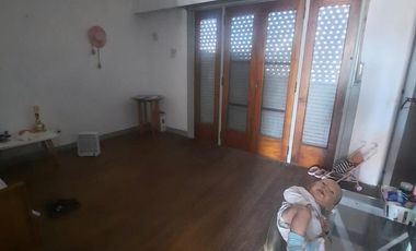 Local y casa en venta en Temperley Este frente a la estacion, ideal comercial