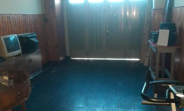 Local y casa en venta en Temperley Este frente a la estacion, ideal comercial