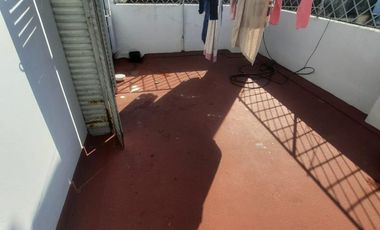 Local y casa en venta en Temperley Este frente a la estacion, ideal comercial