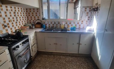 Local y casa en venta en Temperley Este frente a la estacion, ideal comercial