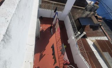 Local y casa en venta en Temperley Este frente a la estacion, ideal comercial