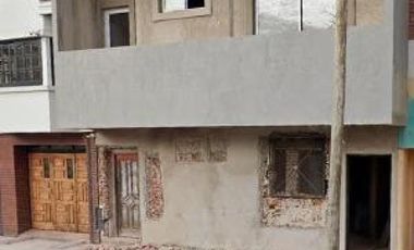 Departamento en venta - 2 Dormitorios 1 Baño - 110 Mts2 - Banfield