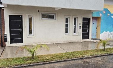 Departamento en venta - 2 Dormitorios 1 Baño - 110 Mts2 - Banfield