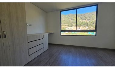 SE VENDE CASA EN COTA, VEREDA LA MOYA ,CAMELLON DE LOS MANZANOS