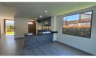 SE VENDE CASA EN COTA, VEREDA LA MOYA ,CAMELLON DE LOS MANZANOS