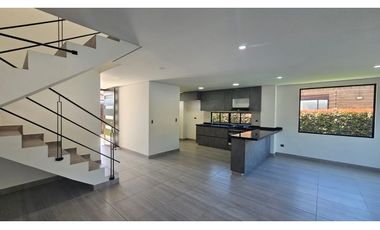 SE VENDE CASA EN COTA, VEREDA LA MOYA ,CAMELLON DE LOS MANZANOS