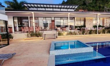 Casa Campestre a orilla del Lago Calima, condominio con muelle privad