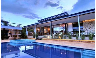 Casa Campestre a orilla del Lago Calima, condominio con muelle privad