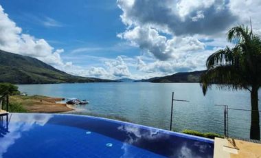 Casa Campestre a orilla del Lago Calima, condominio con muelle privad
