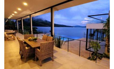 Casa Campestre a orilla del Lago Calima, condominio con muelle privad