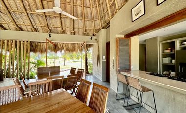 Venta de Hotel- Finca  con 9 Hectáreas y salida al mar