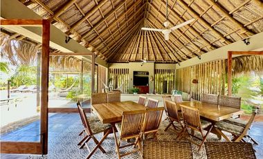 Venta de Hotel- Finca  con 9 Hectáreas y salida al mar