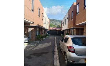 SE VENDE CASA EN COTA