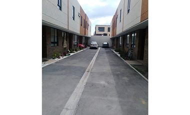 SE VENDE CASA EN COTA