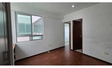 Departamento en renta, cerca a Plaza Crystal