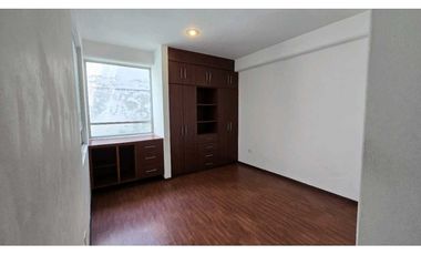 Departamento en renta, cerca a Plaza Crystal