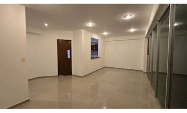 Departamento en renta, cerca a Plaza Crystal