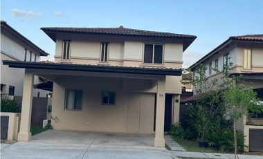 Se alquila Casa Unifamiliar