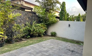 Se alquila Casa Unifamiliar