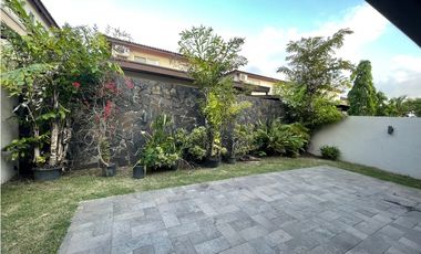 Se alquila Casa Unifamiliar