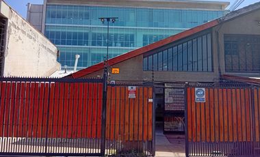 ARRIENDO CASA CON USO COMERCIAL 2D+2B METRO TRINIDAD