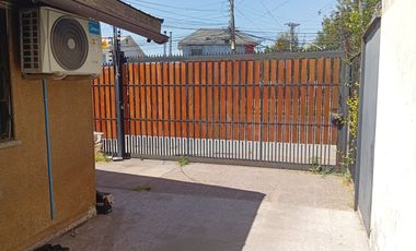 ARRIENDO CASA CON USO COMERCIAL 2D+2B METRO TRINIDAD