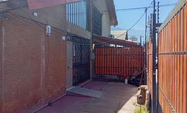 ARRIENDO CASA CON USO COMERCIAL 2D+2B METRO TRINIDAD