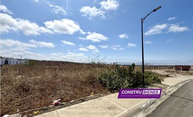 Lote esquinero en Urbanización Cristal Azul 4 – Sur de Manta