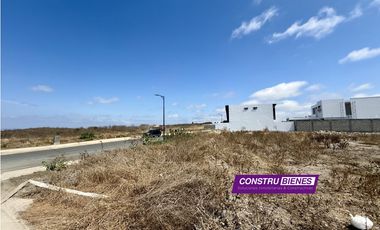 Lote esquinero en Urbanización Cristal Azul 4 – Sur de Manta