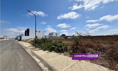 Lote esquinero en Urbanización Cristal Azul 4 – Sur de Manta