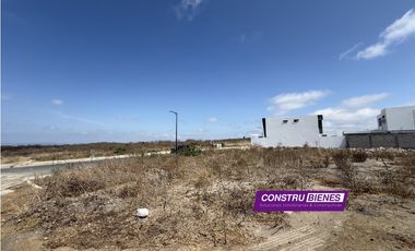 Lote esquinero en Urbanización Cristal Azul 4 – Sur de Manta