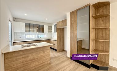 Casa nueva en Urbanización Portomanta, 4 dormitorios al Sur de Manta