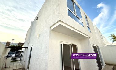 Casa nueva en Urbanización Portomanta, 4 dormitorios al Sur de Manta