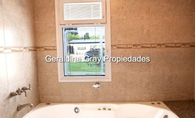 Casa Nivel Gerencial en alquiler en barrio privado Los Olivos, Centenario
