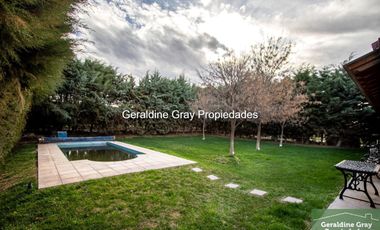 Casa Nivel Gerencial en alquiler en barrio privado Los Olivos, Centenario