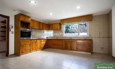 Casa Nivel Gerencial en alquiler en barrio privado Los Olivos, Centenario