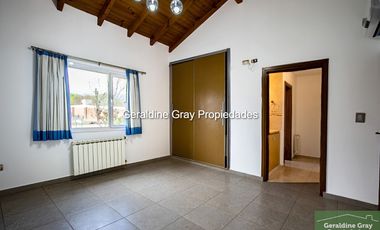Casa Nivel Gerencial en alquiler en barrio privado Los Olivos, Centenario