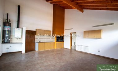 Casa Nivel Gerencial en alquiler en barrio privado Los Olivos, Centenario
