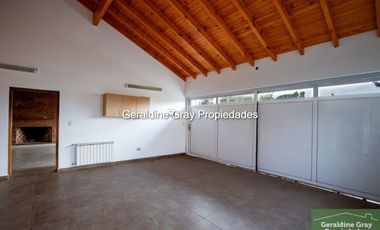 Casa Nivel Gerencial en alquiler en barrio privado Los Olivos, Centenario