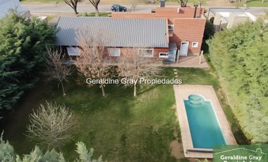 Casa Nivel Gerencial en alquiler en barrio privado Los Olivos, Centenario