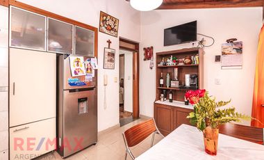 Excelente PH  tipo casa con cochera y Quincho.