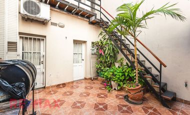 Excelente PH  tipo casa con cochera y Quincho.