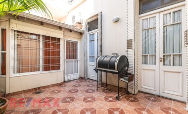 Excelente PH  tipo casa con cochera y Quincho.