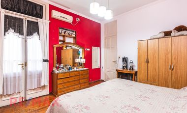 Excelente PH  tipo casa con cochera y Quincho.